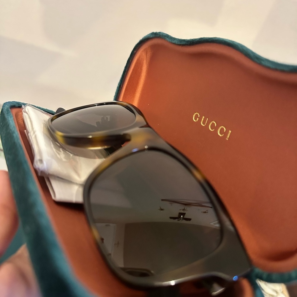 Gucci Tortoiseshell Sunglasses - image 5